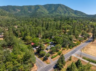2901 Cloverlawn Dr, Grants Pass, OR 97527