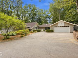 890 Starkey Rd, Zionsville, IN 46077