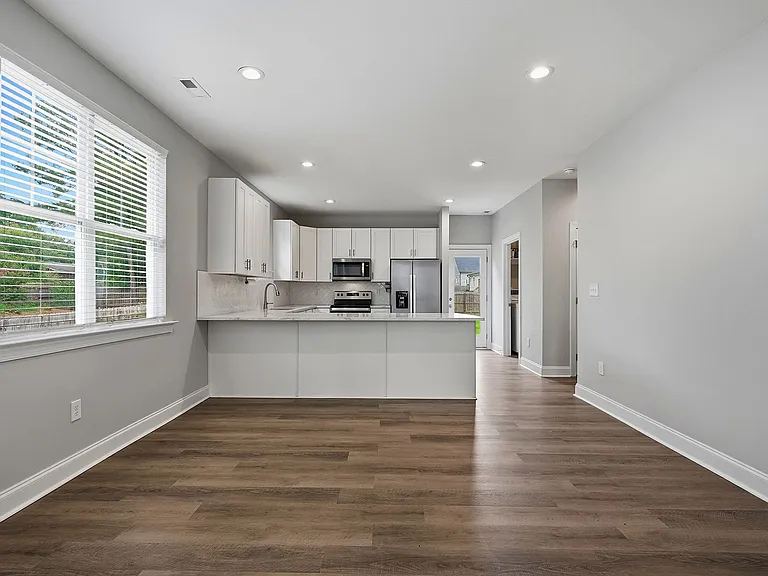 573 Circle Dr — Photo 9