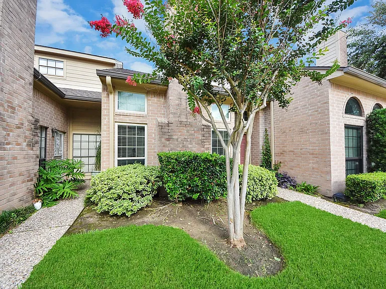 1022 Memorial Village Dr — Photo 35
