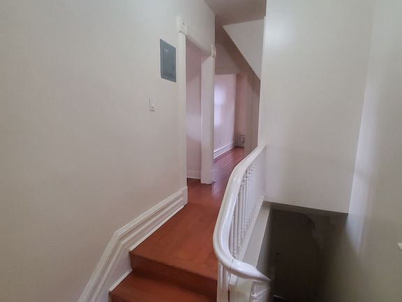 4th image of 360 Gilmour St E
