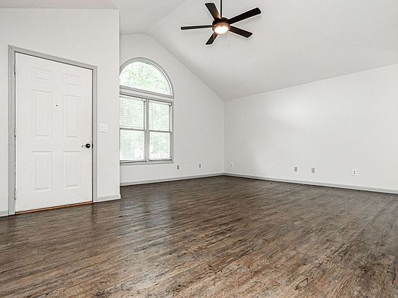 4th image of 2102 Sunflower Ct