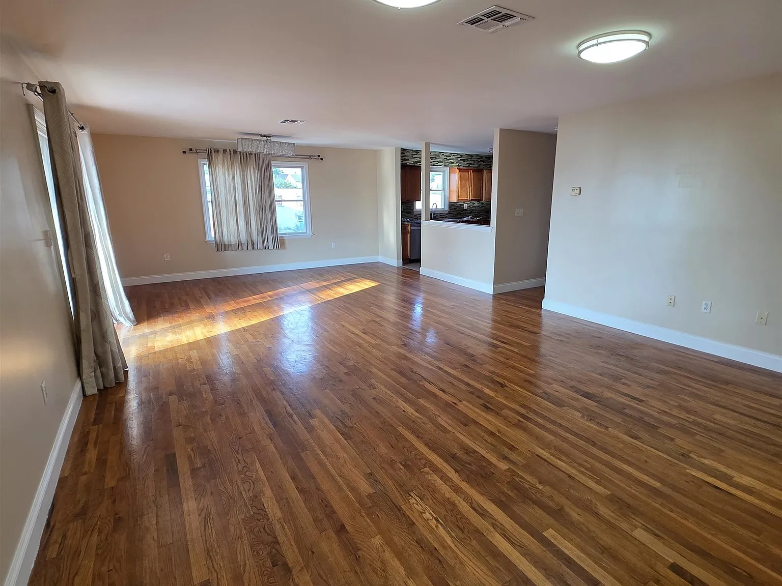 3 bed, 2.0 bath, $3,250 — Photo 2