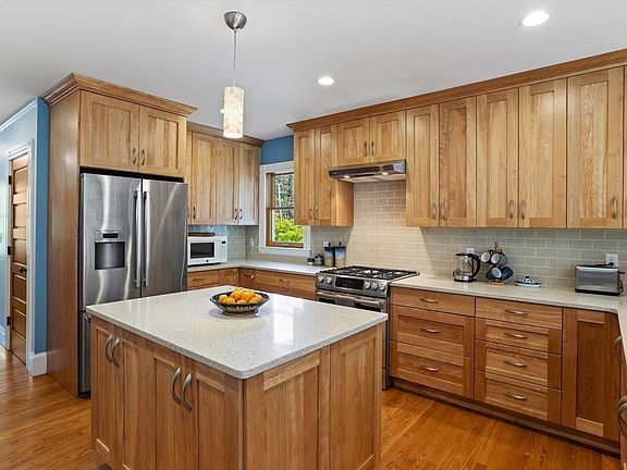 3rd image of 18 Hill St