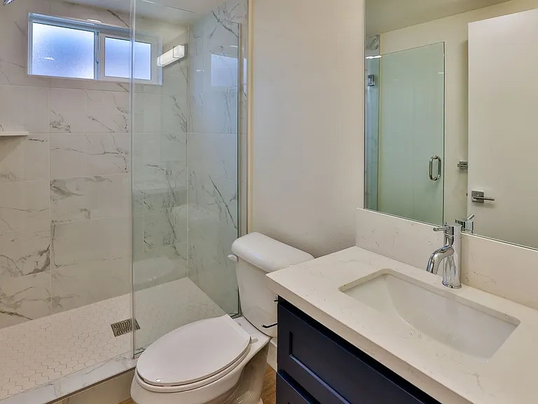 1164 W 37th Pl — Photo 16