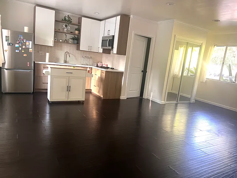 670 Lombardy Pl — Photo 2
