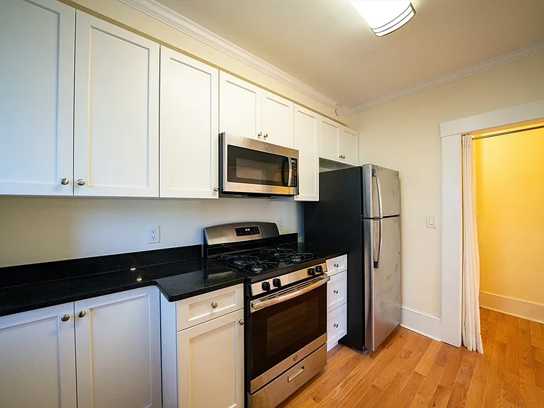 123 Ward St #5 — Photo 4