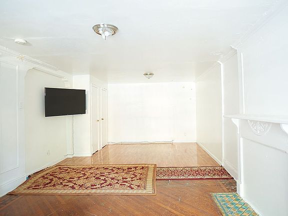 5th image of 660 Macon St