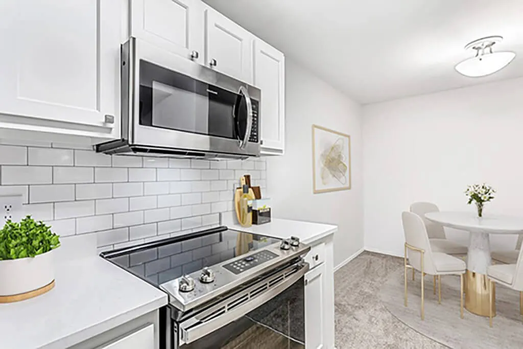 Landmark at Wynton Pointe Apartment Homes — Photo 4