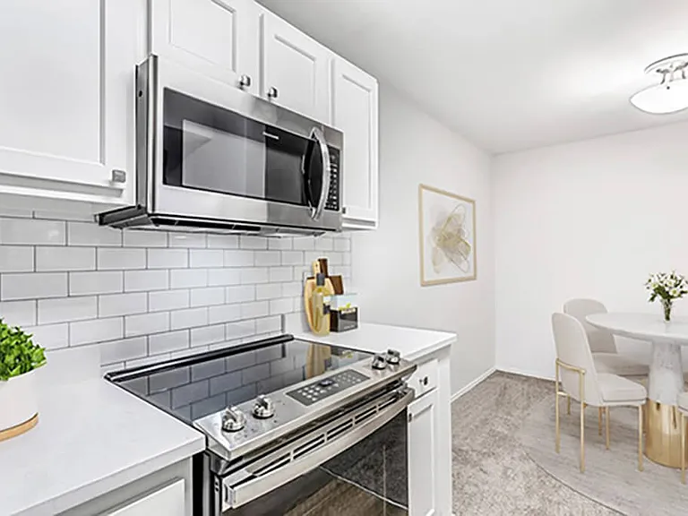 Landmark at Wynton Pointe Apartment Homes — Photo 3
