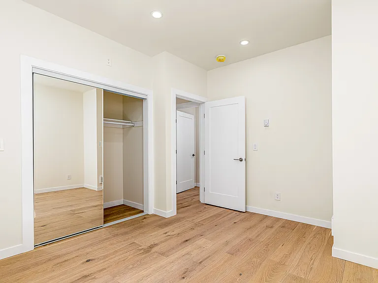 1555 Hyde St #5 — Photo 9