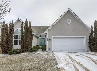 925 SW Sara Cir, Lees Summit, MO 64081