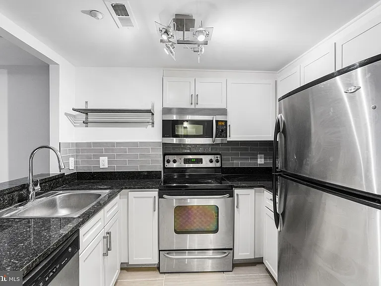1150 K St NW #311 — Photo 2