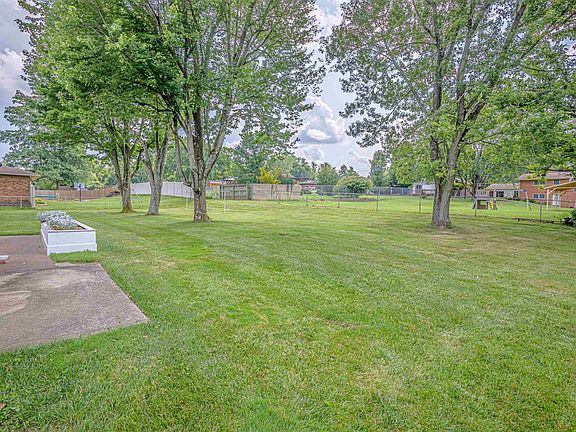 3rd image of 7010 Pinehurst Dr
