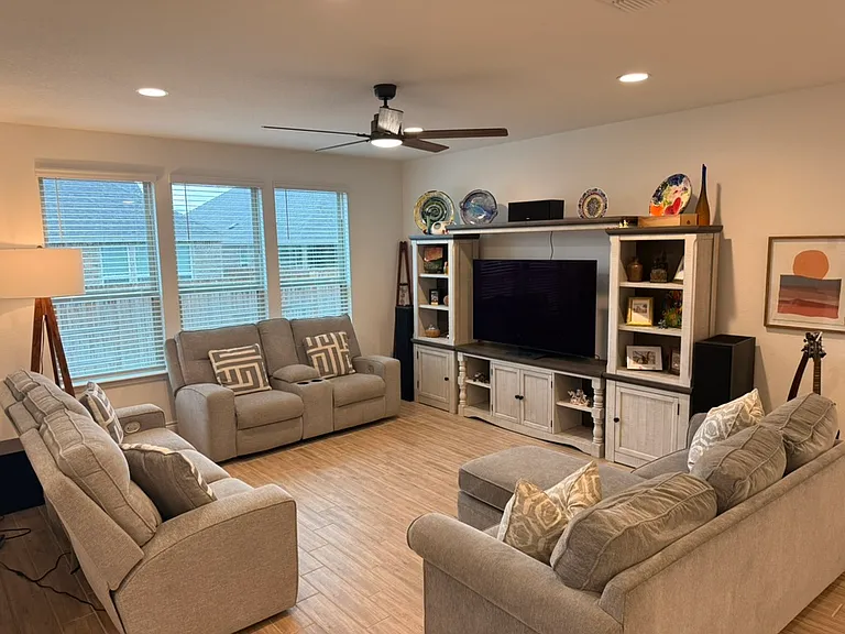 814 Pamplona Ln — Photo 3