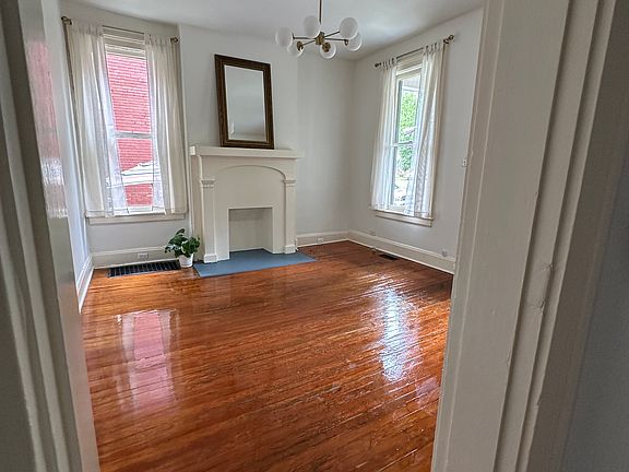 4th image of 206 Campsie Pl #A