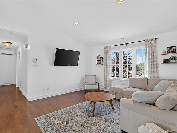 3rd image of 14 Hammond St