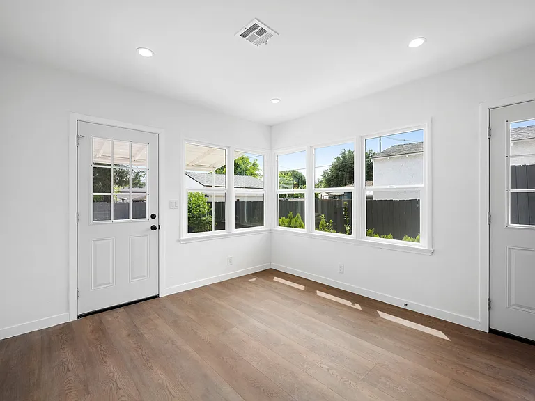 314 W Cedar Ave — Photo 17