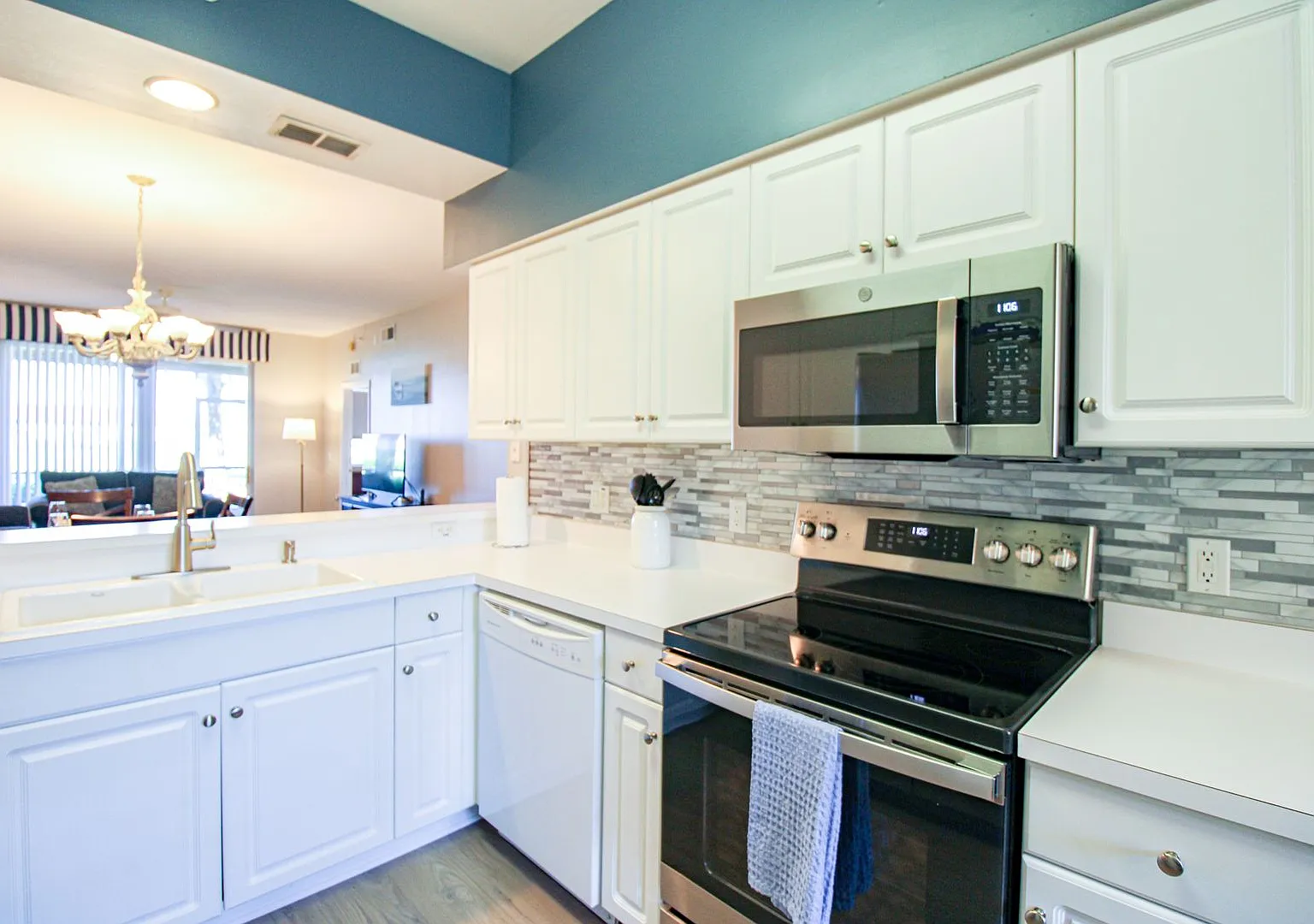 **Cypress Woods Country Club **Fully-Transferrable Bundled Golf Unit ** Furnished Seasonal Rental** — Photo 2