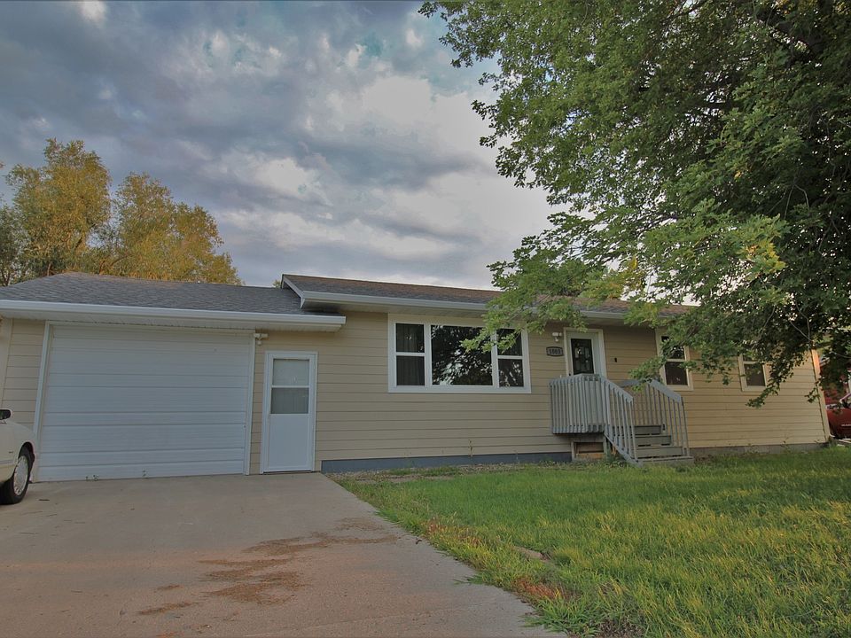 1003 10th St, Britton, SD 57430 MLS 11201988 Zillow