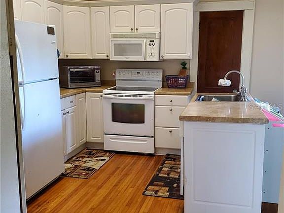 3rd image of 304 E Belmar St