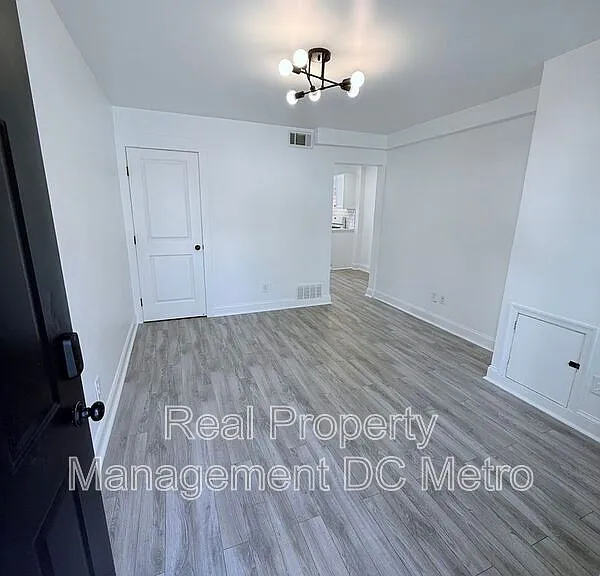 1447 Holbrook St NE — Photo 4