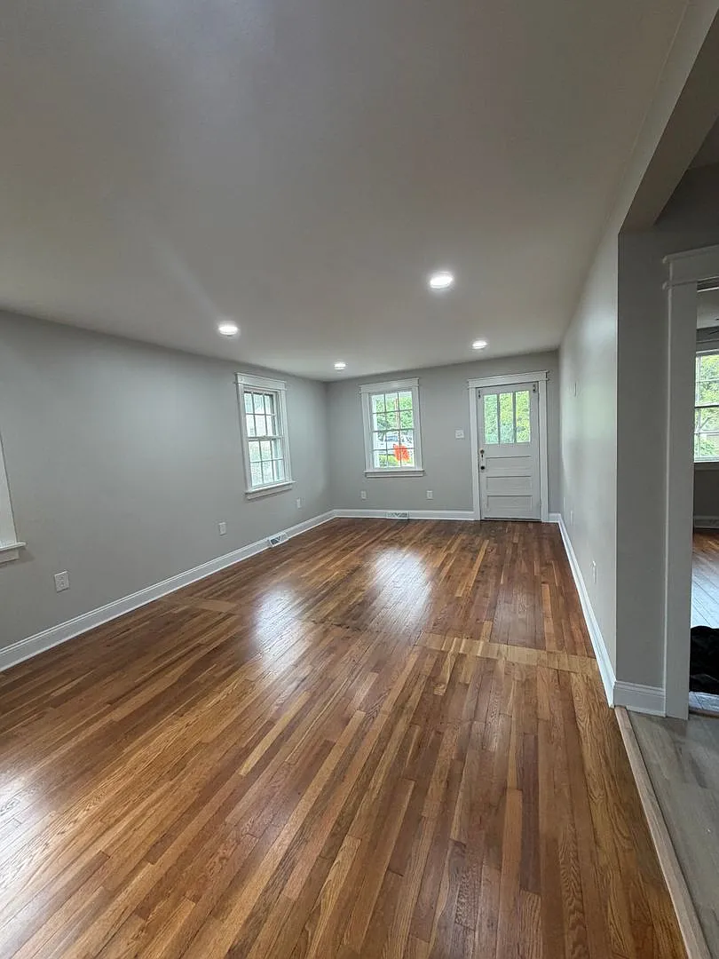Beautifully remodeled and move-in ready! This home has been completely updated with brand-new fin... — Photo 3
