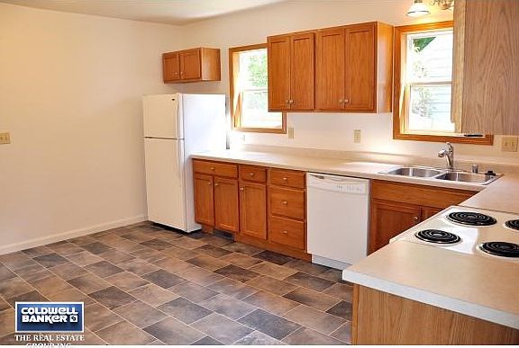 Large Eat-In Kitchen