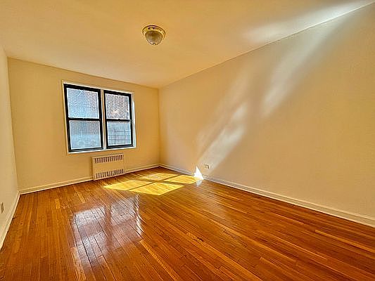1st image of 515 E 11th St #4