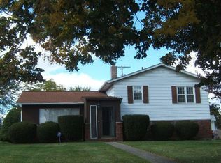 6526 Ledgebrook Dr, Brookpark, OH