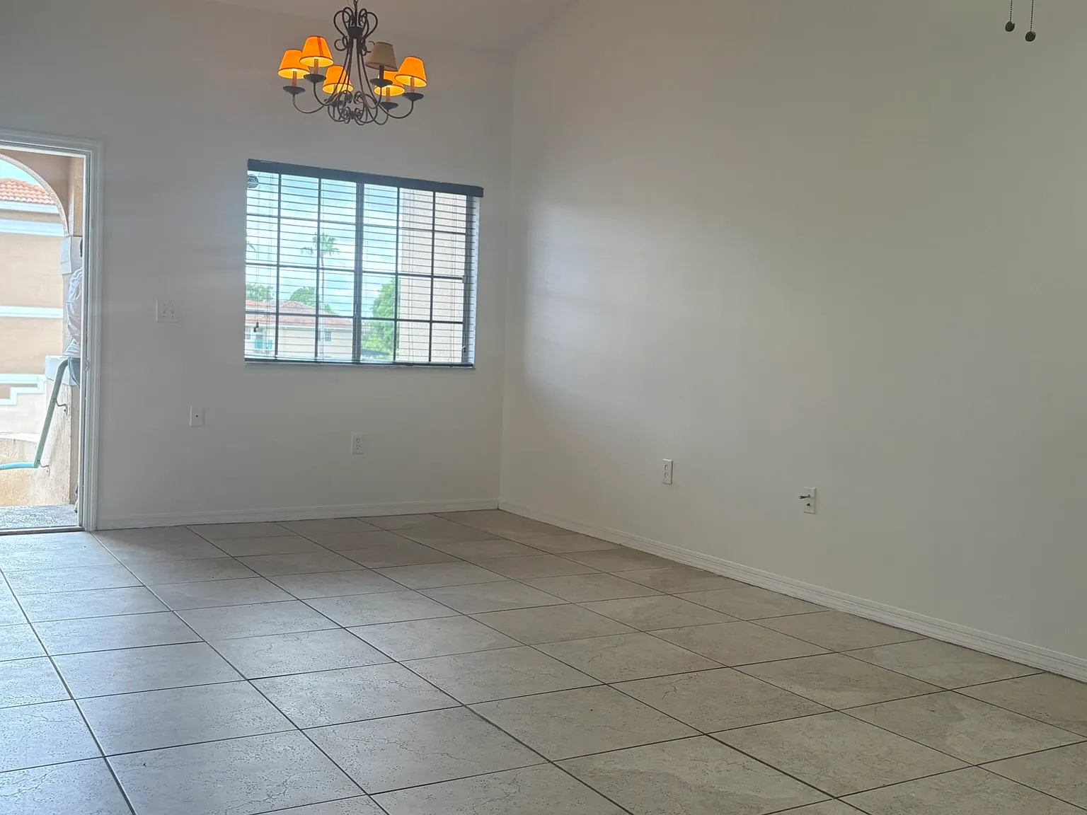 2 bed, 950 sqft, $2,200 — Photo 4