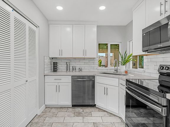 2nd image of 610 E ROYAL PALM Square N
