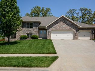 851 E Country Ridge St, Nixa, MO 65714