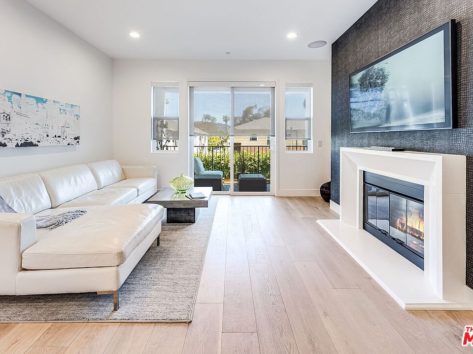1st image of 4820 Bellflower Ave #208