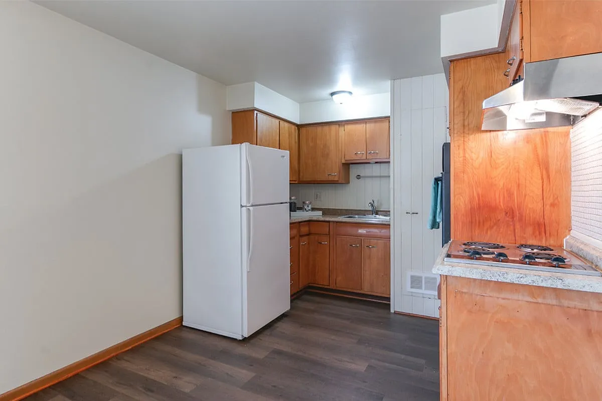 Lamplighter Park Plaza - 422 N. 11th — Photo 3