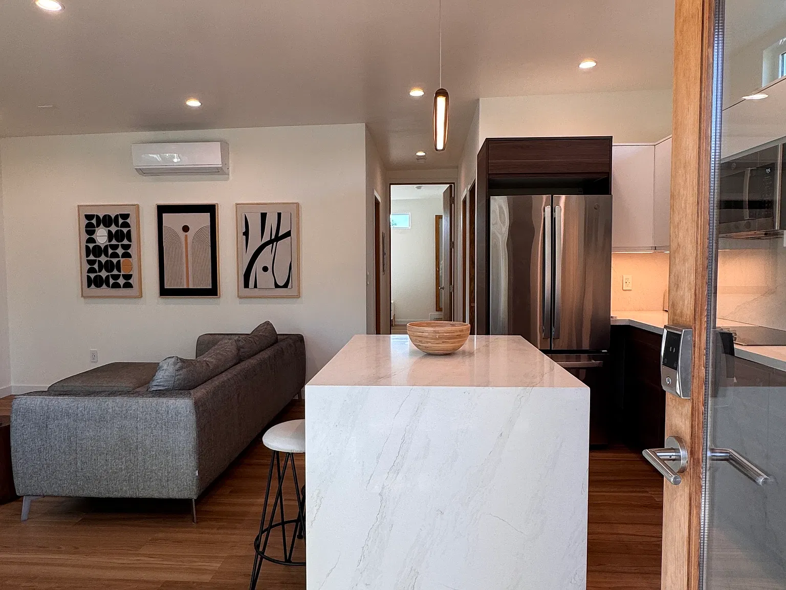 2 bed, 800 sqft, $3,600 — Photo 3
