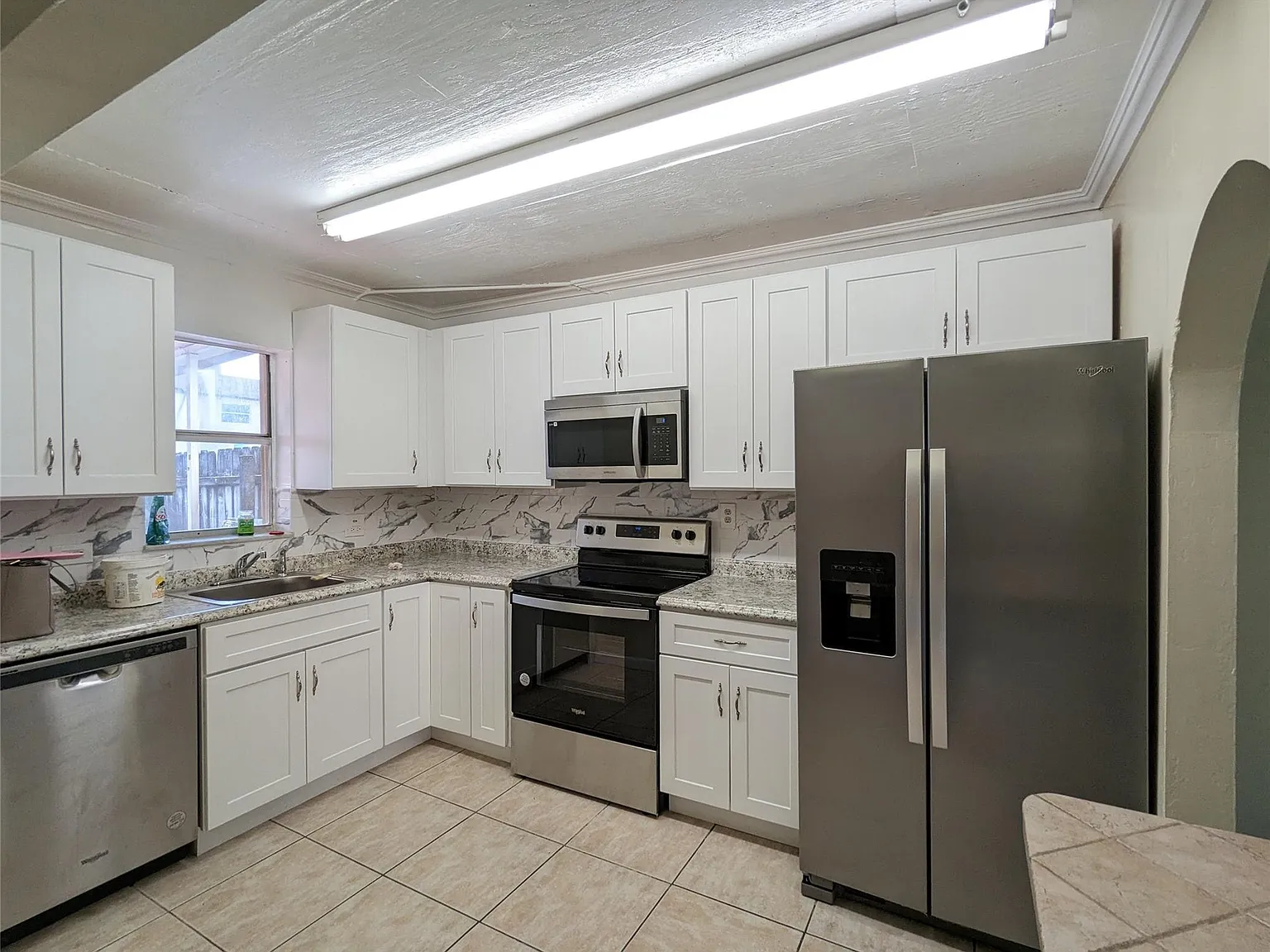 3 bed, 2.5 bath, 1400 sqft, $2,500 — Photo 2
