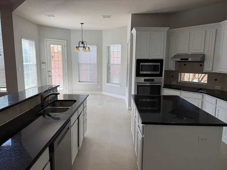 2508 Sir Percival Ln — Photo 5