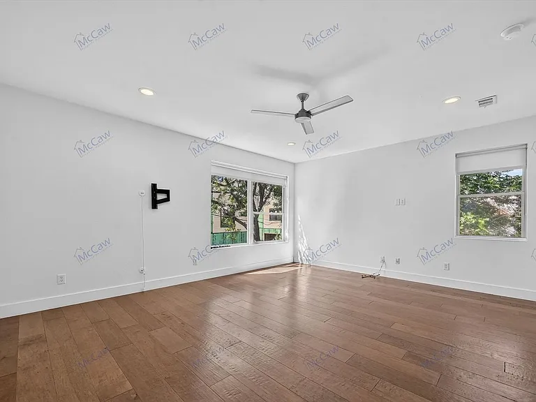 4413 Roseland Ave — Photo 11