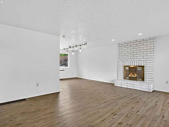 5th image of 1207 SE 217th Ave