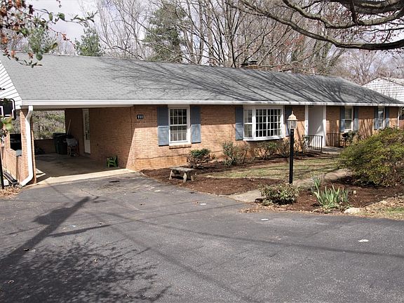 3rd image of 111 Yorkshire Cir