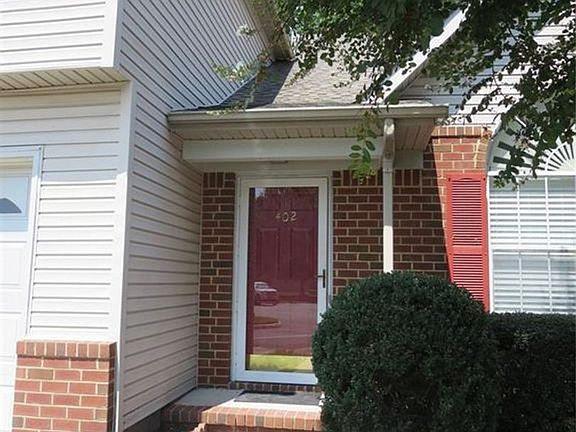 2nd image of 402 E Hill Ln