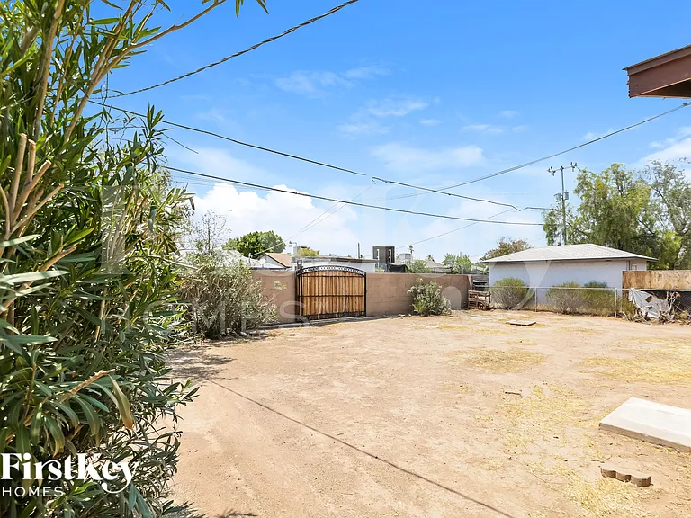 1822 N 21st Pl — Photo 15
