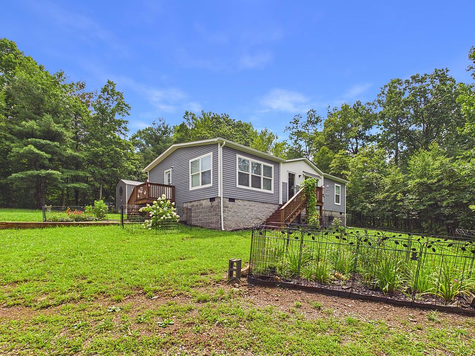 1st image of 376 Ridge Oak Dr SE
