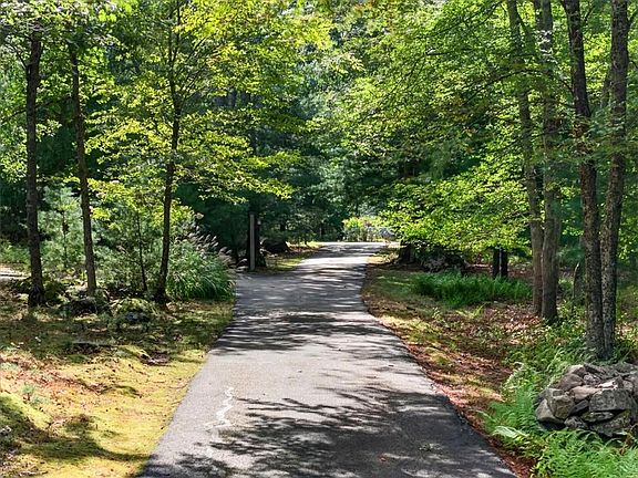5th image of 10 Pinecrest Rd