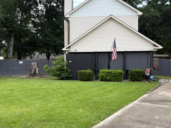 402 Saint Charles Ct, Gulfport, MS 39507