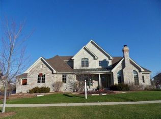 39W594 Bealer Cir, Geneva, IL 60134