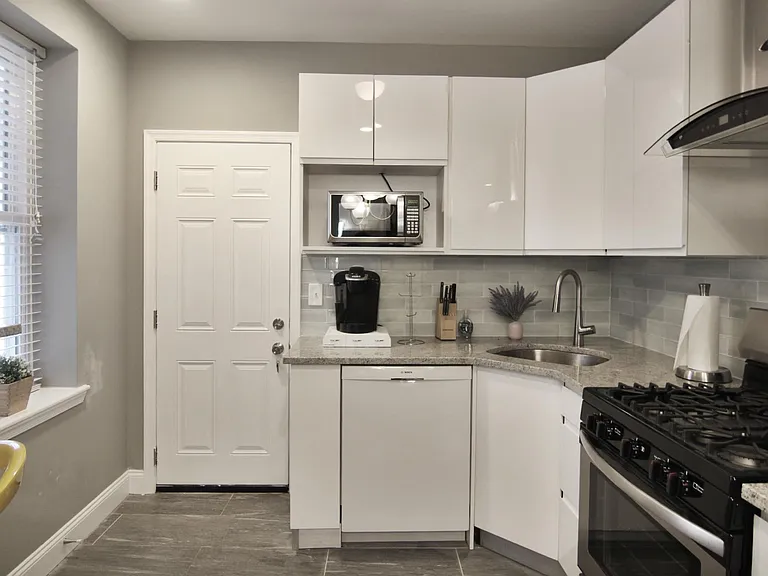 3613 Warren St — Photo 2