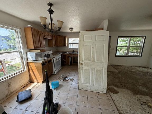 5th image of 351 Wells St