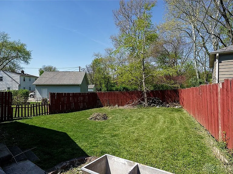 81 Thorpe Dr — Photo 36